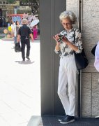 夏季中老年人女性服装搭配(夏天中老年人穿衣搭配)